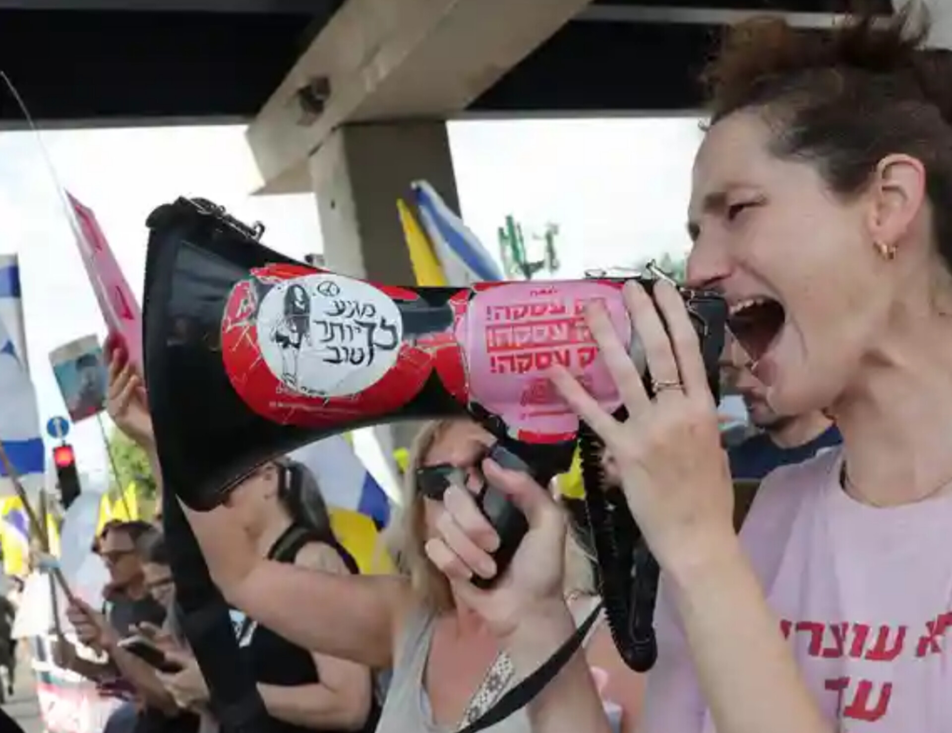 Miles de personas protestan y piden acuerdo sobre rehenes en Gaza