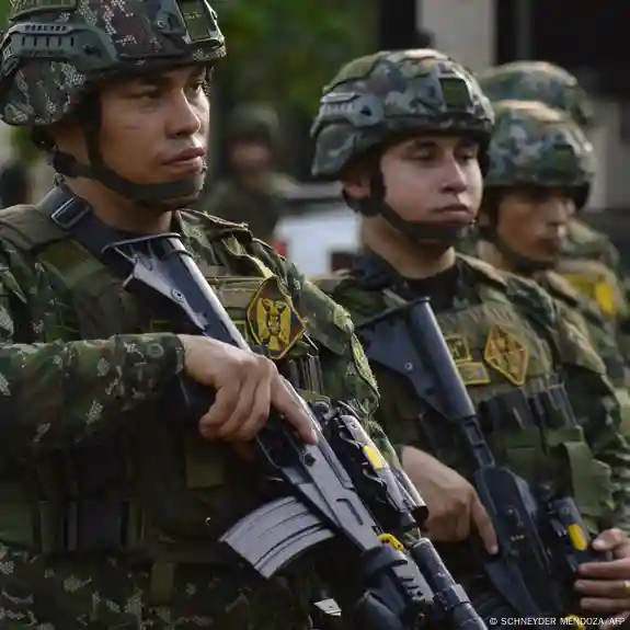 Liberan a 45 militares secuestrados en suroeste de Colombia