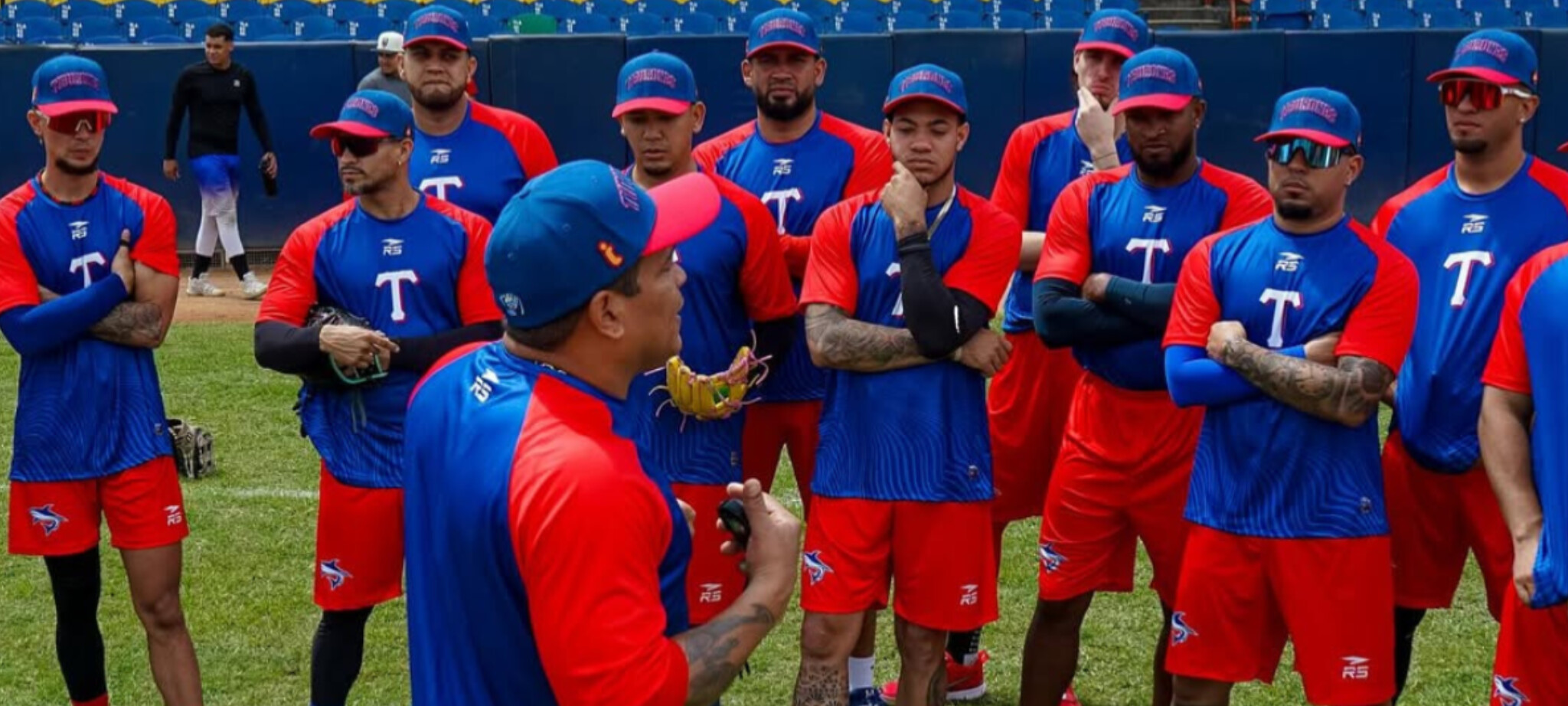 Tiburones inicia pretemporada con 25 peloteros 