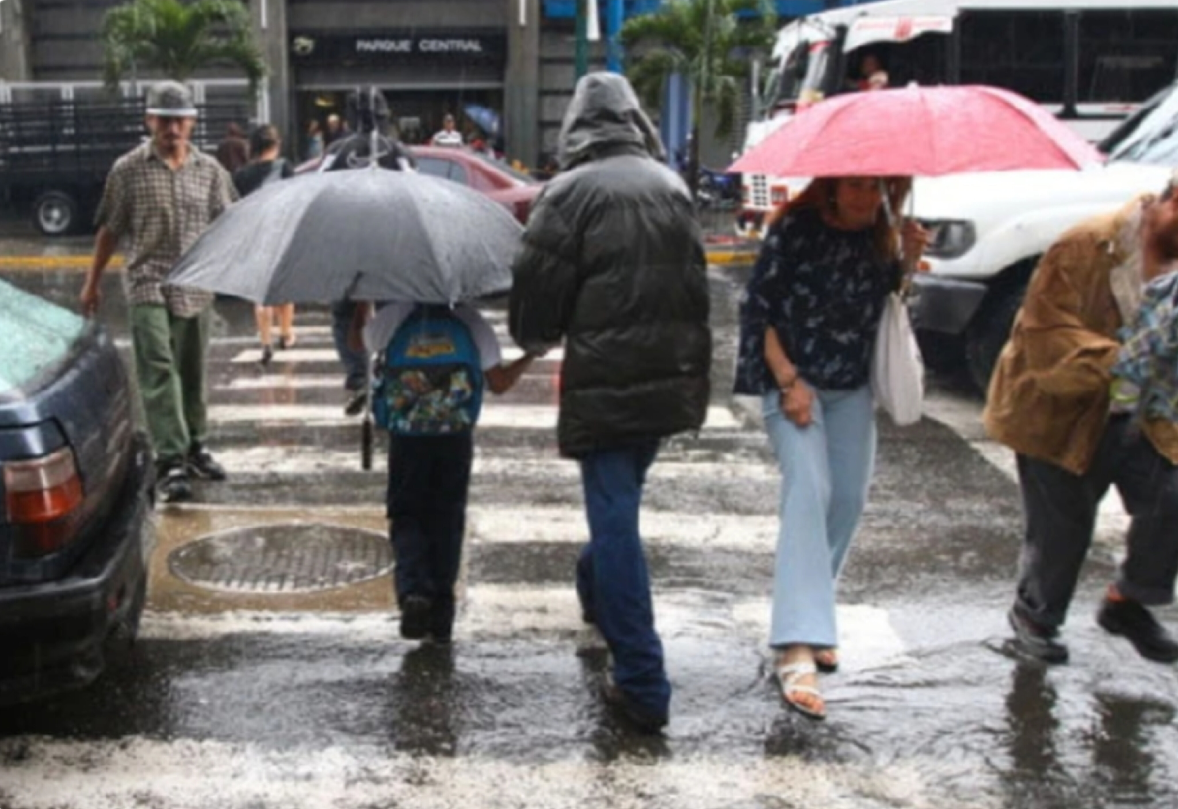 Prevén precipitaciones de intensidad variable y actividad eléctrica en el país      