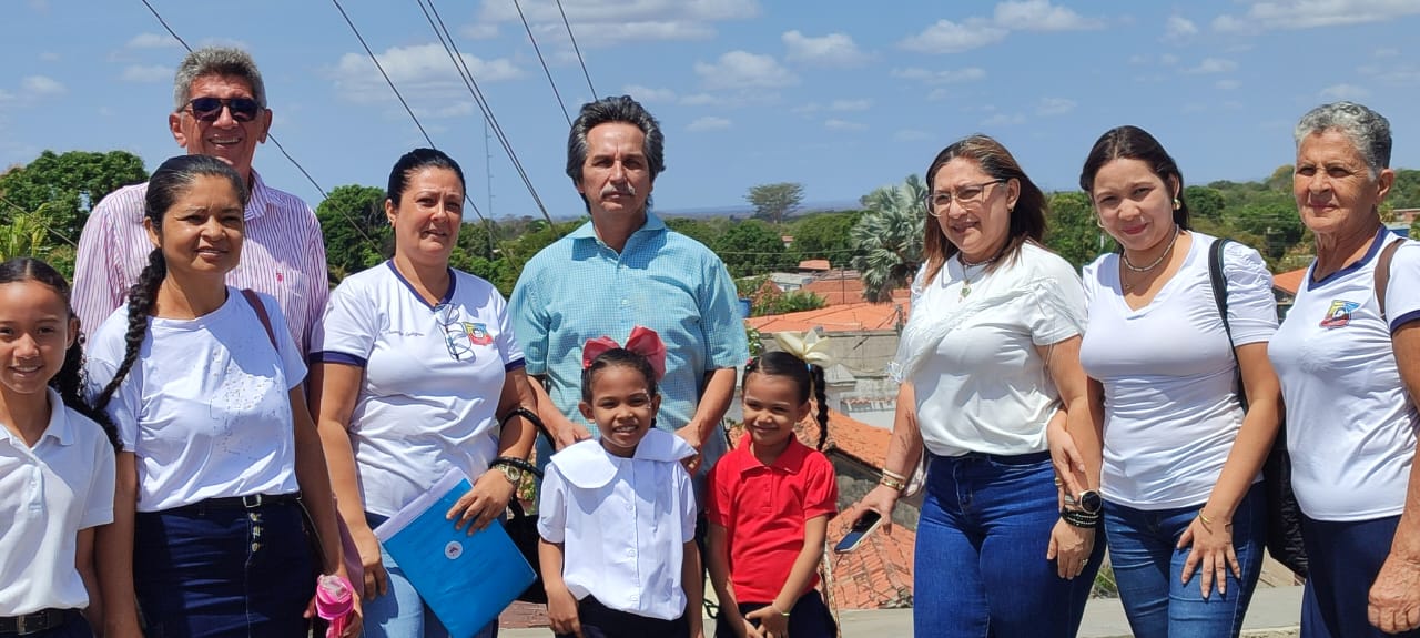 Reporteritos escolares visitaron instalaciones de Excelente 92.1